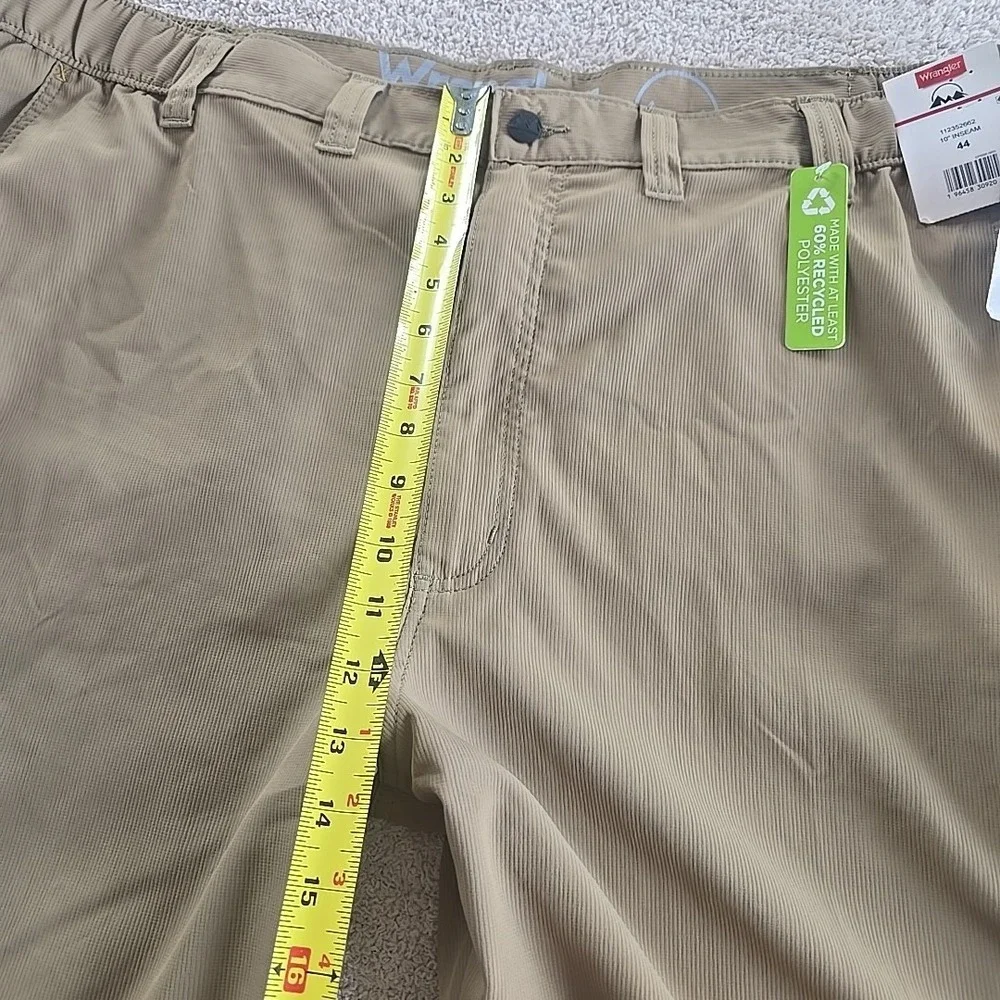 Wrangler Men's Performance Relaxed Fit‎ Shorts with Utility Pocket Flex Waist 44